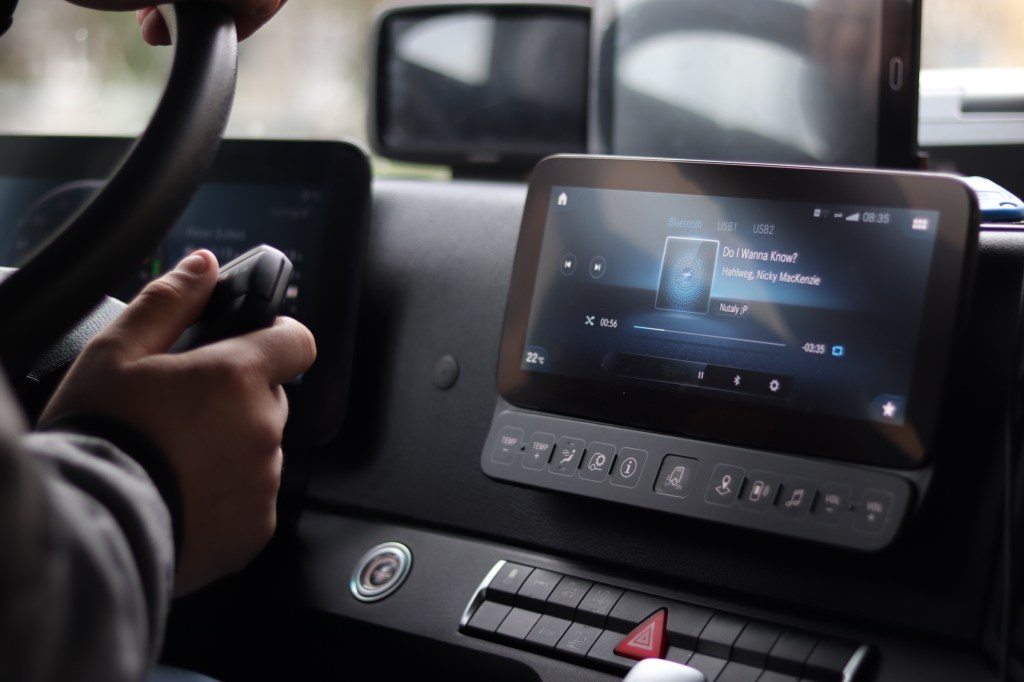 Ako si skrátiť dlhú a monotónnu jazdu? Vyskúšajte&nbsp;toto!