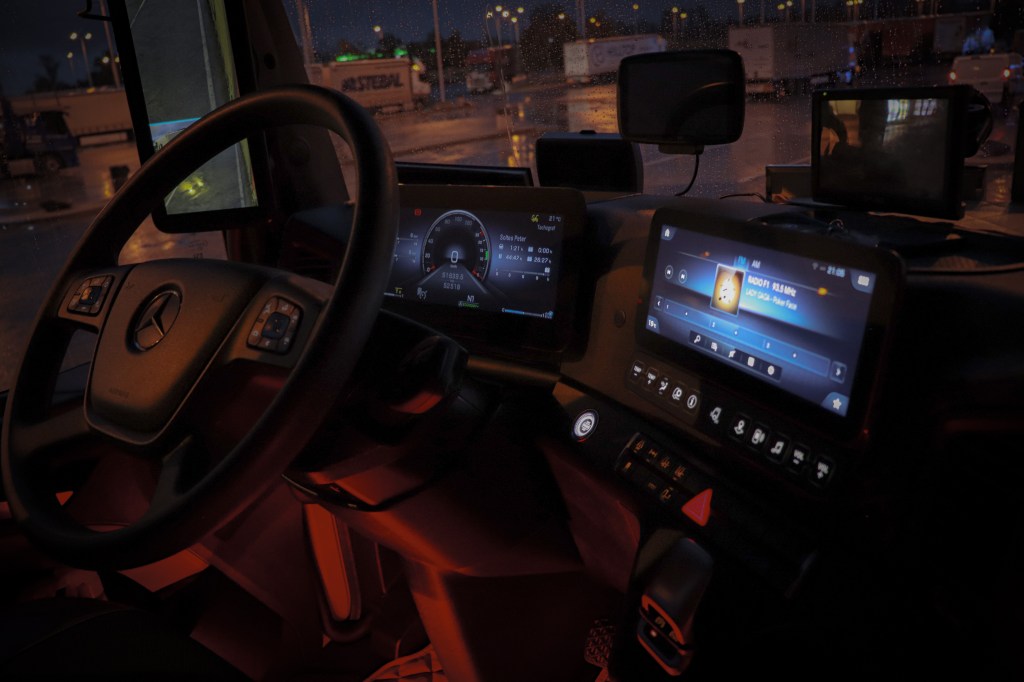 Prečo spia za volantom profesionálni vodiči a&nbsp;vodičky?