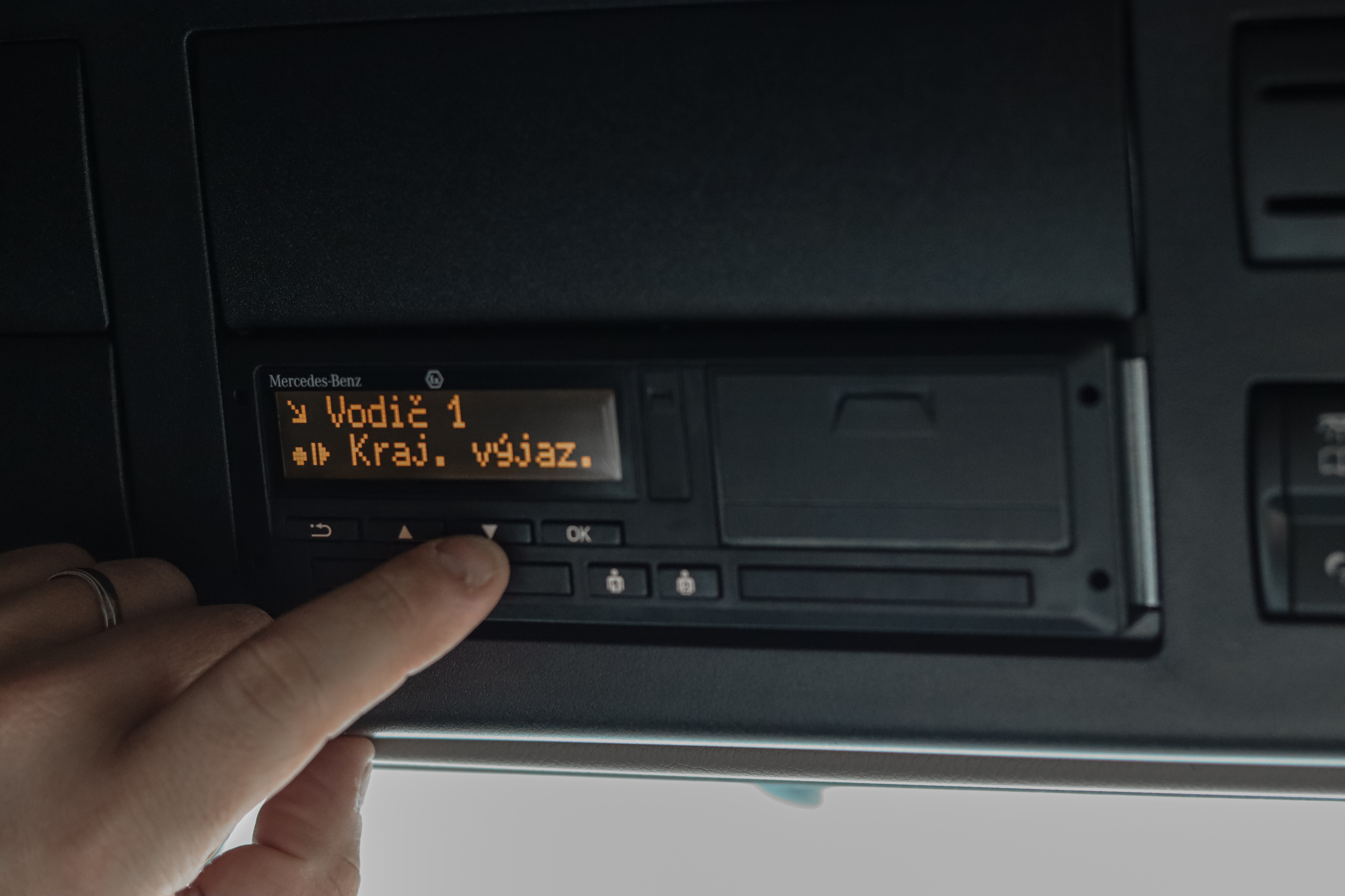 Jazdenie v dvojposádke a zadávanie krajiny výjazdu pri prekročení štátnej hranice